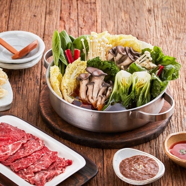 샤브샤브 우삼겹 올인원 밀키트 1200g 채소팩 캠핑 술 안주 소고기 전골