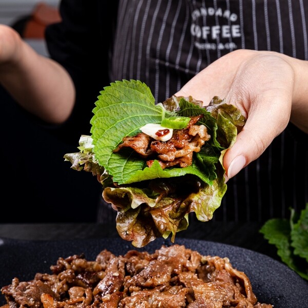 해맑은상상 밀양팜,연탄 불고기 밀키트 간장 타입 2~3인분 양념 불백 불고기,{밀양물산 주식회사}